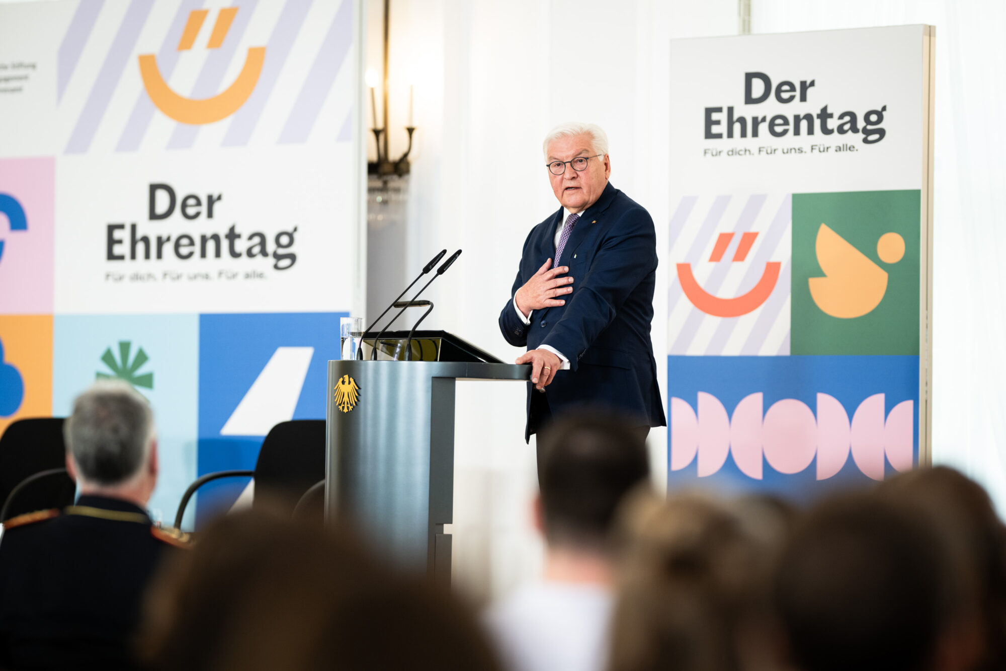 Bundespräsident Frank-Walter Steinmeier bei seiner Rede während der Auftaktveranstaltung zum Ehrentag in Schloss Bellevue