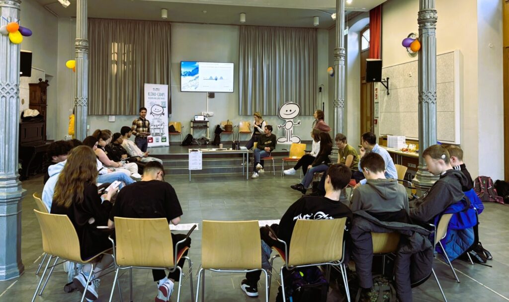 Das Klima-Camp an der Freiherr-von-Schütz-Schule in Bad Camberg für Schüler:innen mit beeinträchtigter Hörfähigkeit wirdfachlich von Goldbeck-Kolleg:innen aus Frankfurt unterstützt